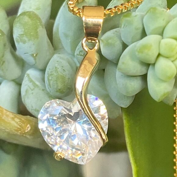 Heart Embrace Gold Made/w Swarovski Crystals Necklace - Picture 1 of 9
